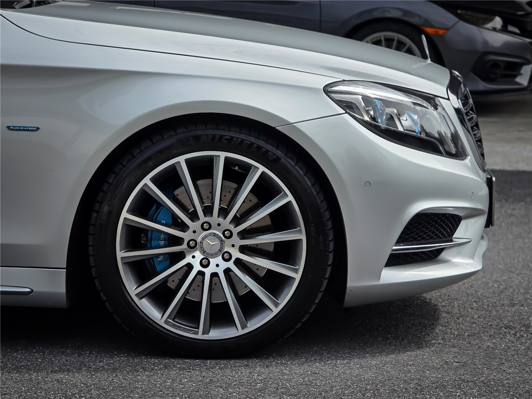 MERCEDES-BENZ